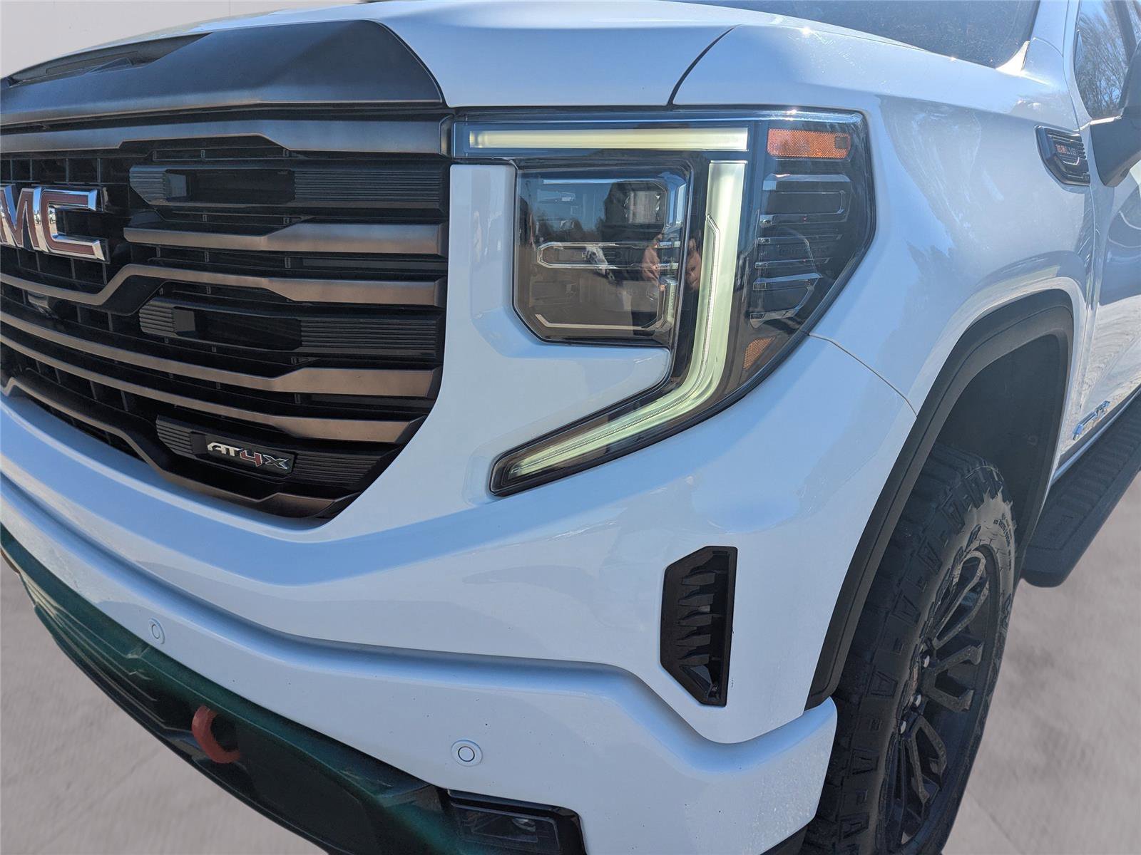 Used 2022 GMC Sierra 1500 AT4X image 9