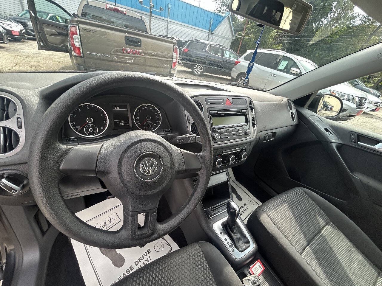 Used 2011 Volkswagen Tiguan S FWD image 5