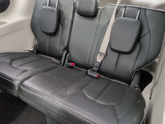 Used 2020 Chrysler Pacifica Limited w/ Advanced Safetytec Group FWD image 38