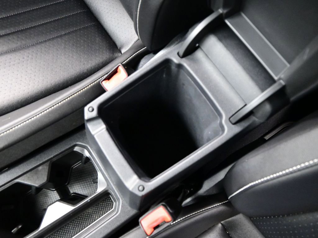 Used 2022 Volkswagen Tiguan SE image 26