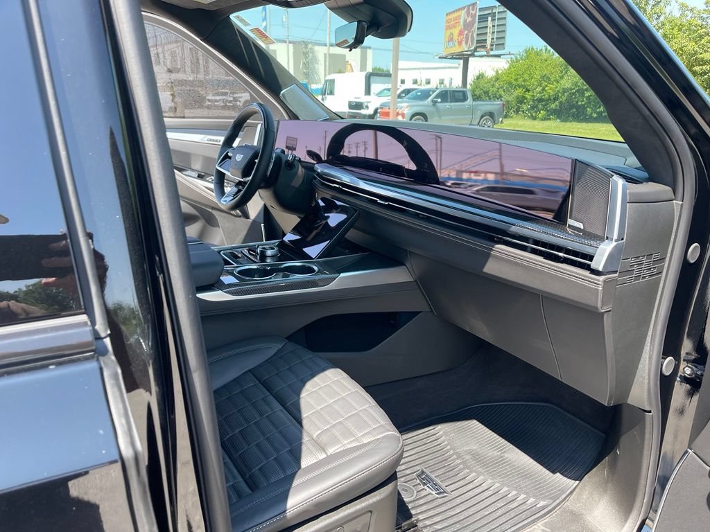 Used 2025 Cadillac Escalade V w/ LPO, ONYX Package AWD/4WD image 19