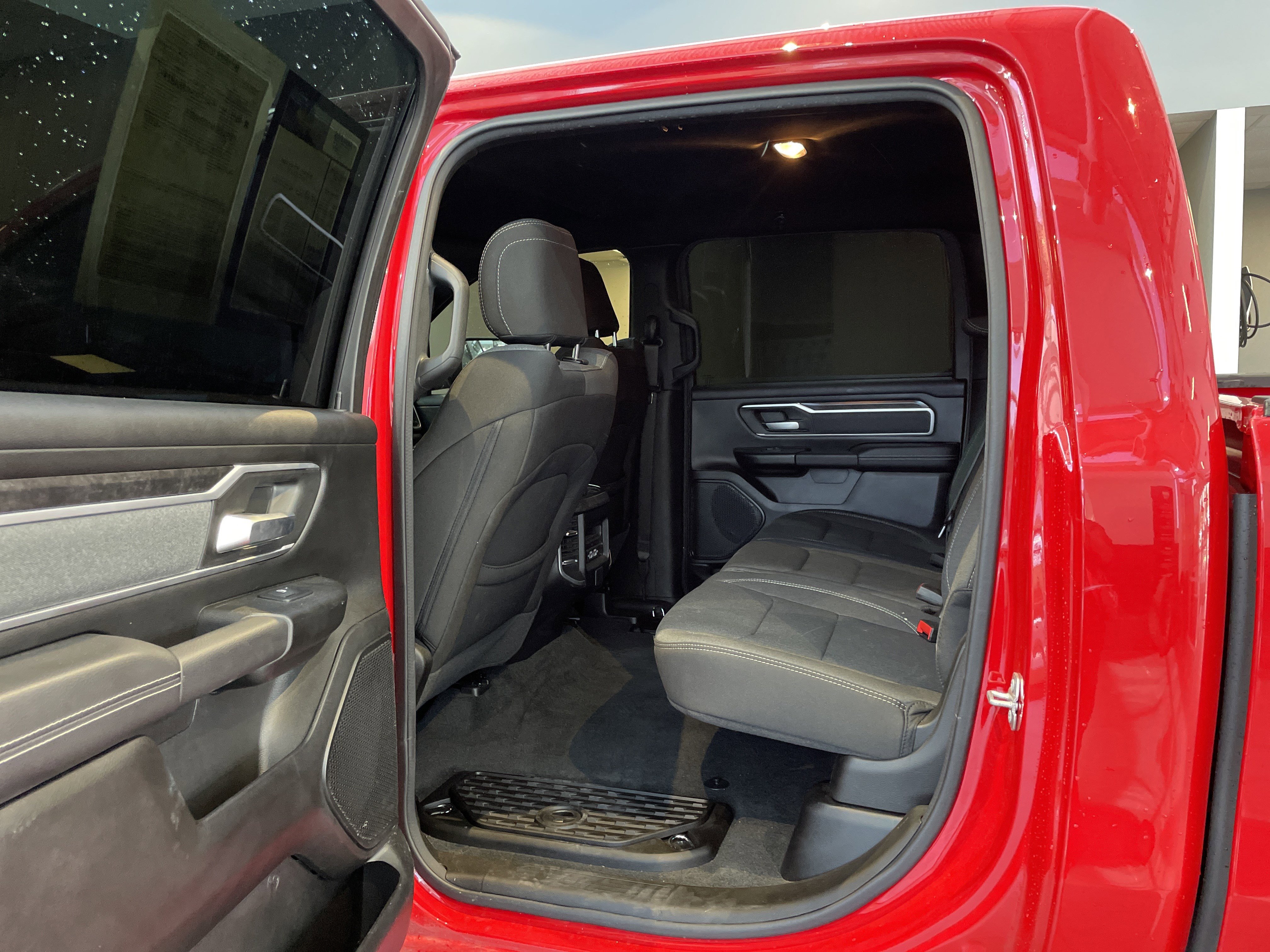 Used 2023 RAM 1500 Big Horn AWD/4WD image 31