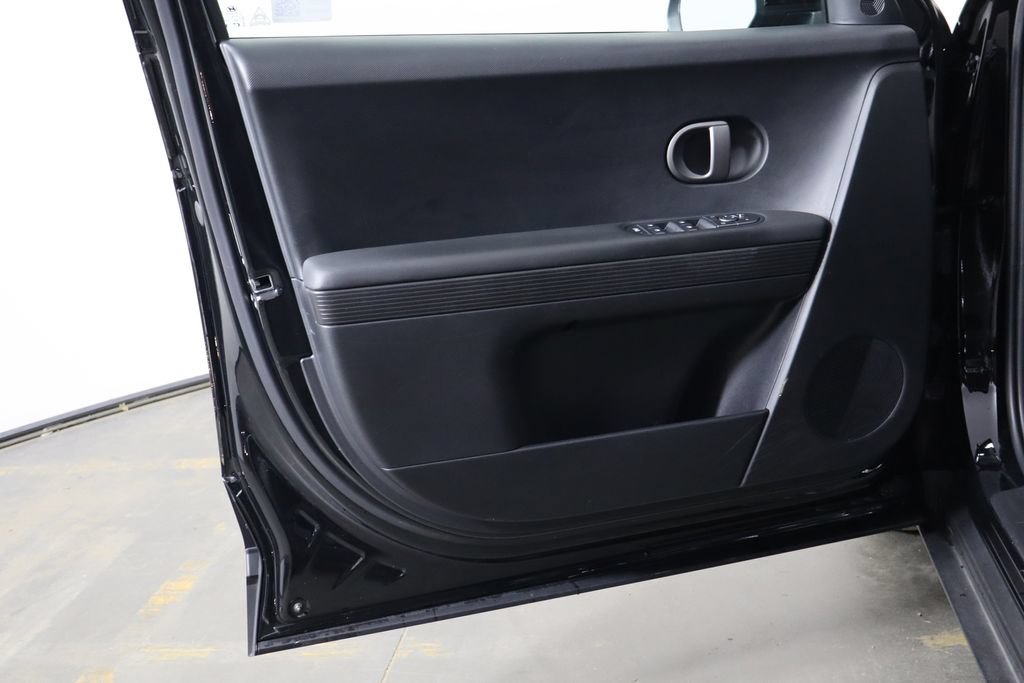 Used 2025 Hyundai Ioniq 5 SE RWD image 18