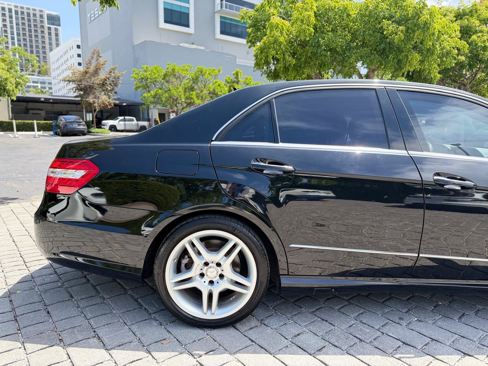 Used 2010 Mercedes-Benz E 550 Sedan image 17