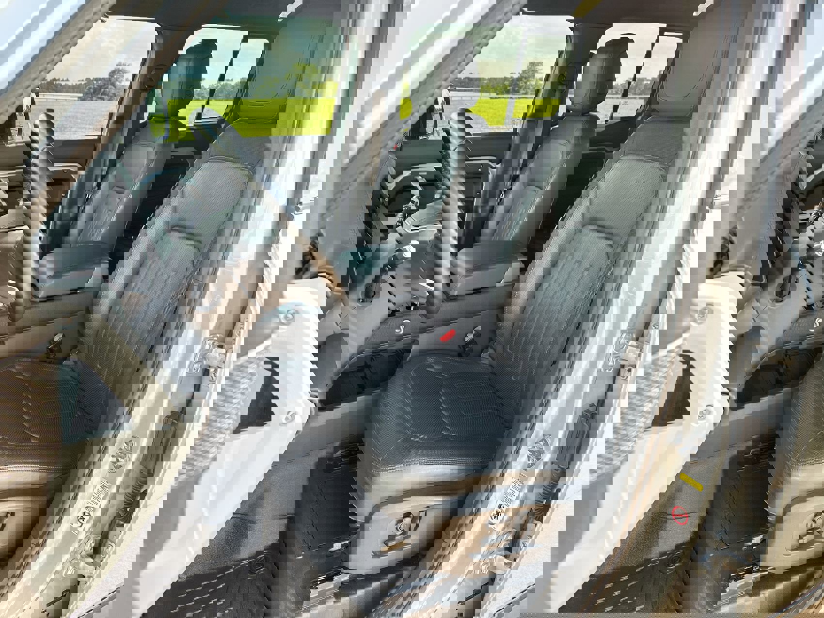 Used 2021 Land Rover Defender 110 X-Dynamic HSE image 11