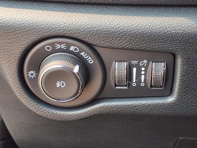 New 2025 Chrysler Pacifica Select w/ Fav Edition Package FWD image 15