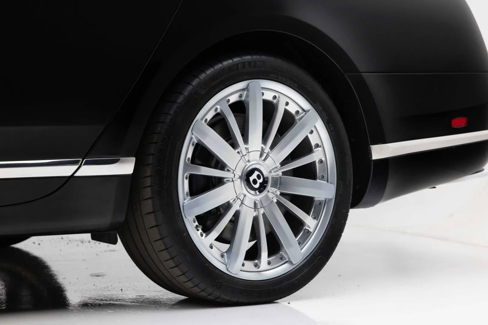 Used 2014 Bentley Mulsanne RWD image 39