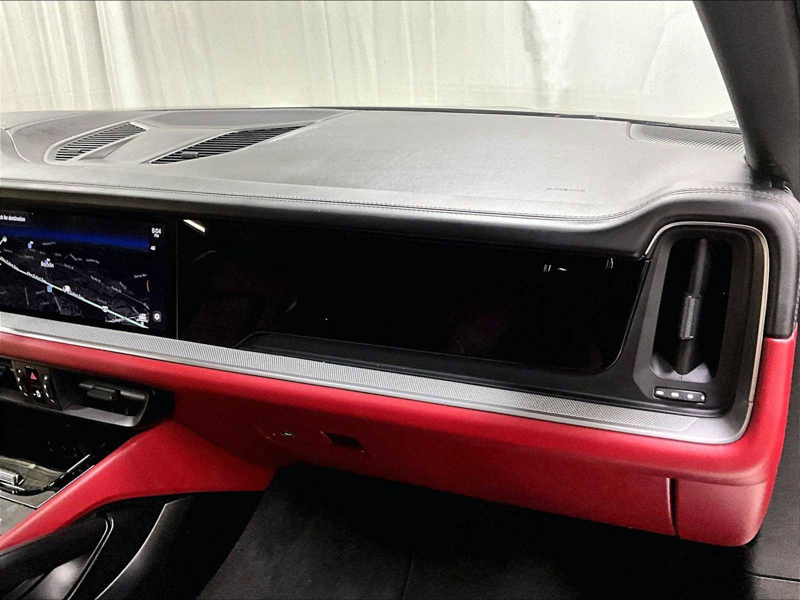 Used 2024 Porsche Cayenne image 28