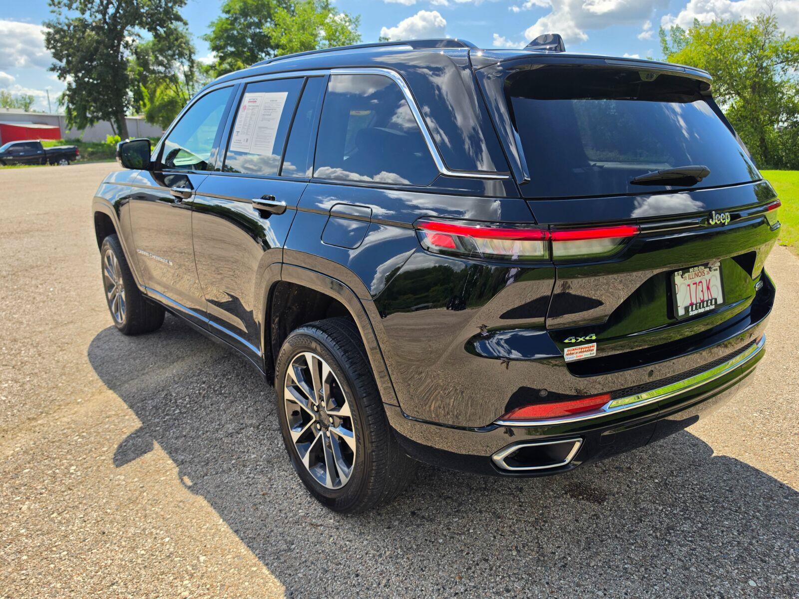 Used 2023 Jeep Grand Cherokee Overland w/ Luxury Tech Group IV AWD/4WD image 17