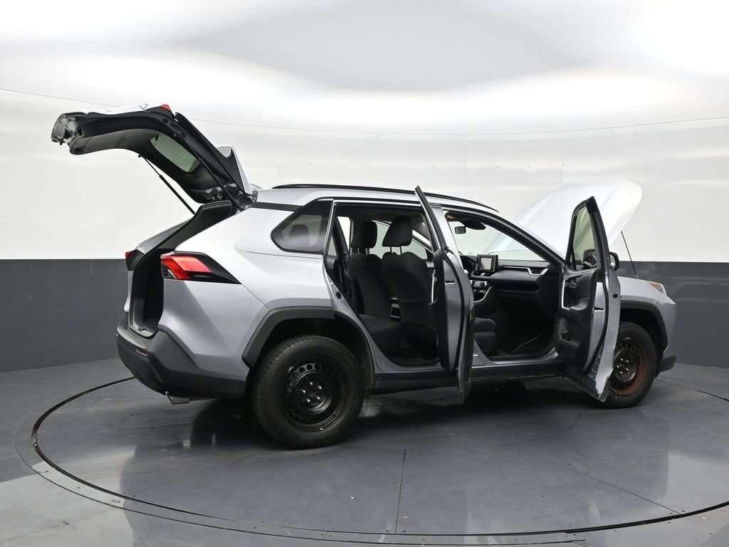 Used 2020 Toyota RAV4 LE FWD image 28