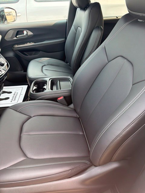 New 2027 Chrysler Pacifica LX FWD image 17