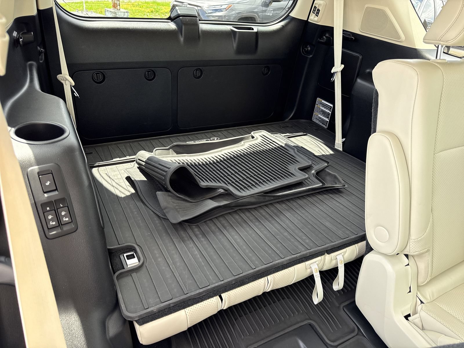 Used 2023 Lexus GX 460 Luxury w/ Sport Design Package AWD/4WD image 34