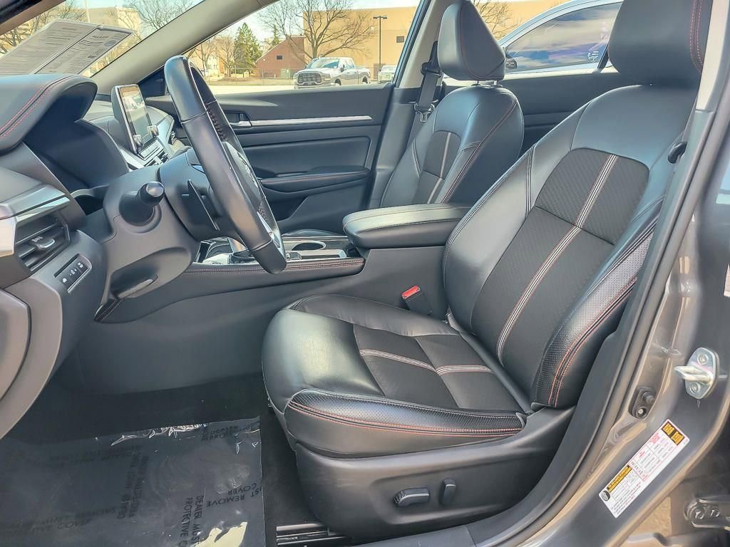 Used 2024 Nissan Altima 2.5 SR image 9