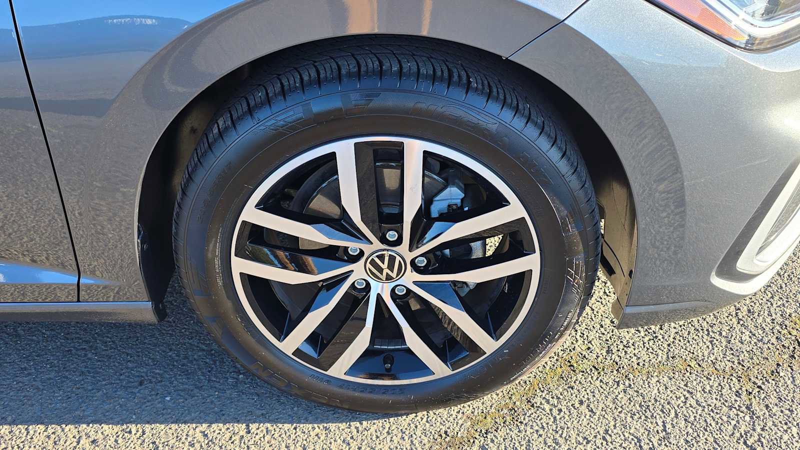 Used 2025 Volkswagen Jetta SE image 10