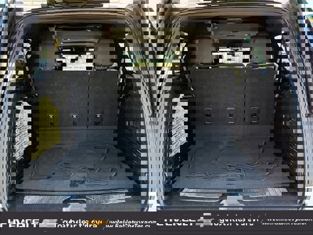 Used 2023 Chevrolet Suburban Premier image 33