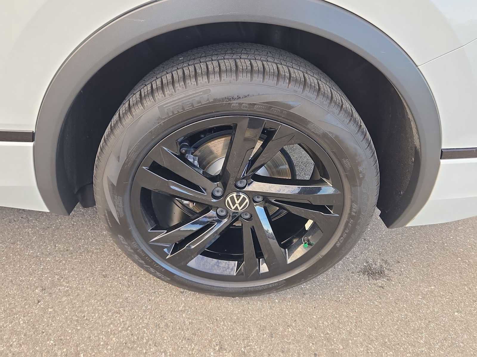 Used 2023 Volkswagen Tiguan SE R-Line image 21