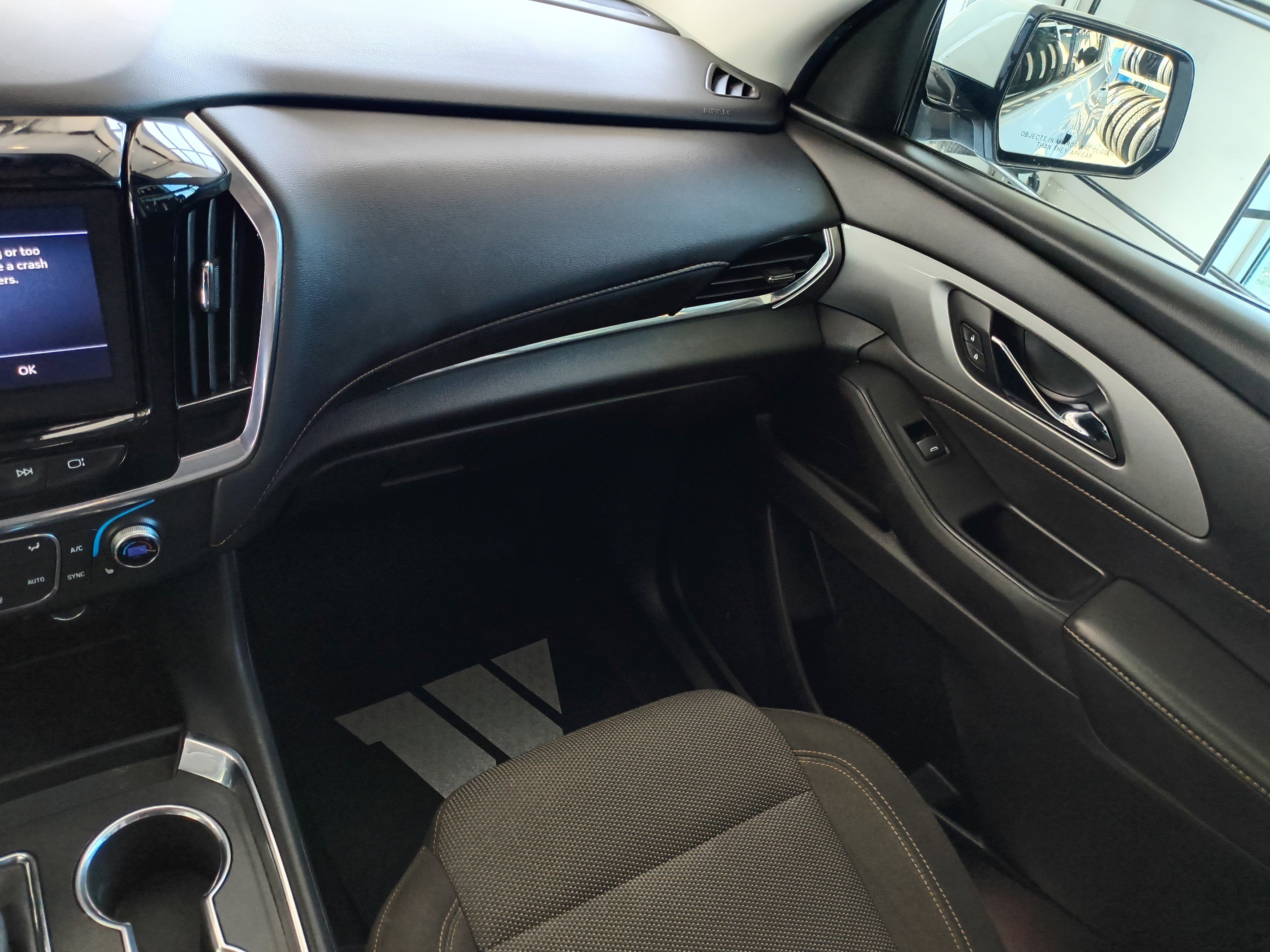 Used 2020 Chevrolet Traverse LT image 16