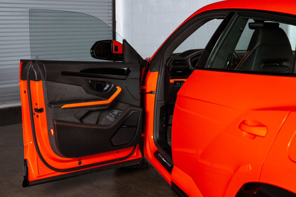 Used 2025 Lamborghini Urus SE AWD/4WD image 29