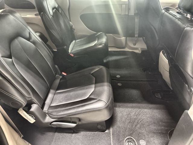 Used 2024 Chrysler Pacifica Touring-L FWD image 27