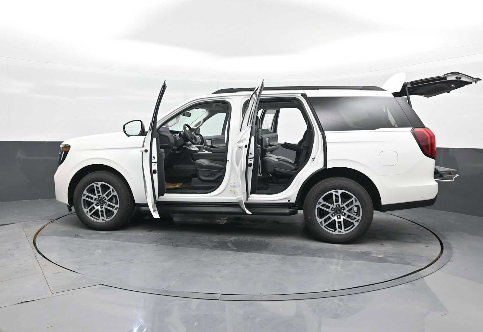 New 2025 Ford Expedition Active image 30