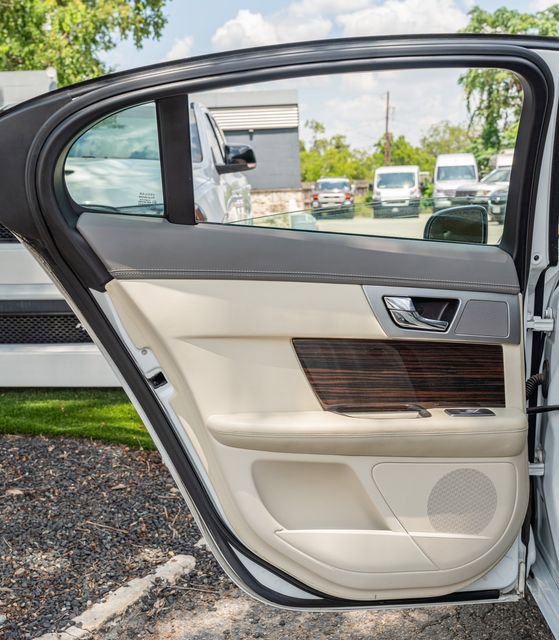 Used 2012 Jaguar XF Portfolio image 33