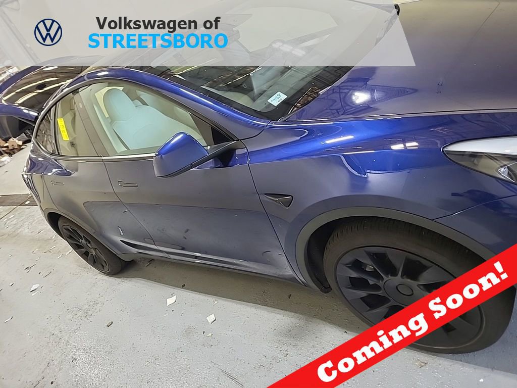Used 2023 Tesla Model Y Long Range AWD/4WD image 1