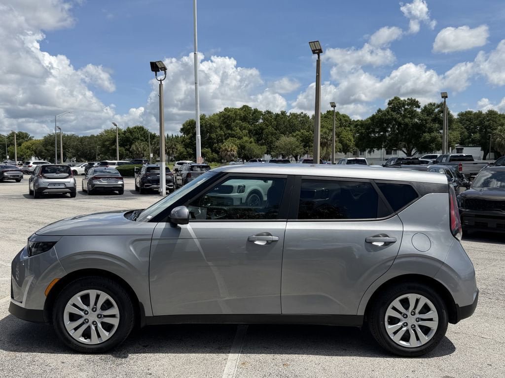Used 2023 Kia Soul LX FWD image 8