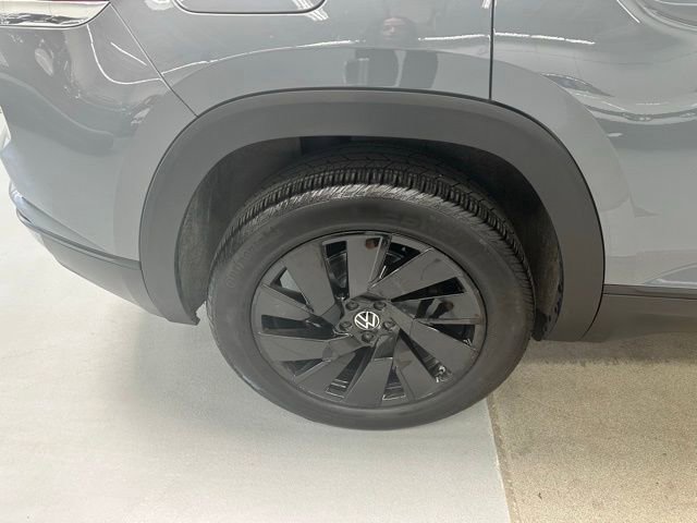 Used 2024 Volkswagen Atlas Cross Sport SE w/ Black Wheel Package AWD/4WD image 16