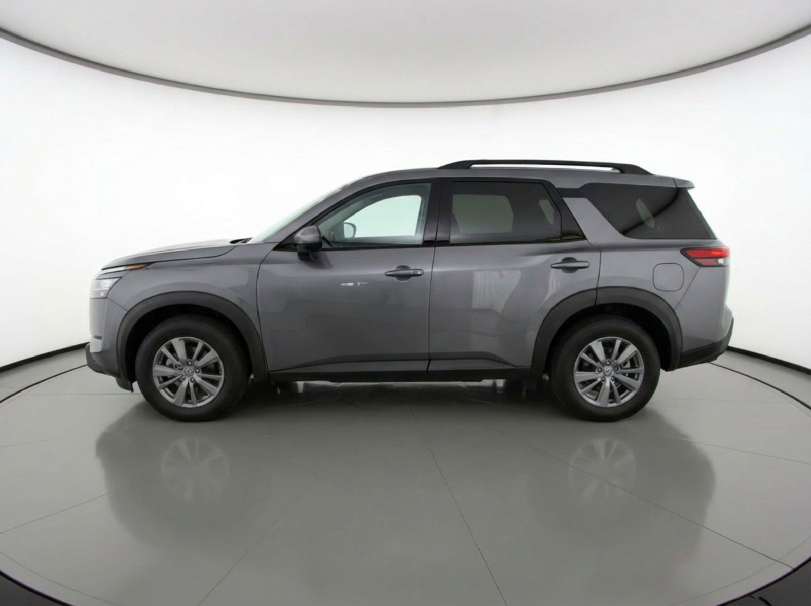 Used 2025 Nissan Pathfinder SV FWD image 5