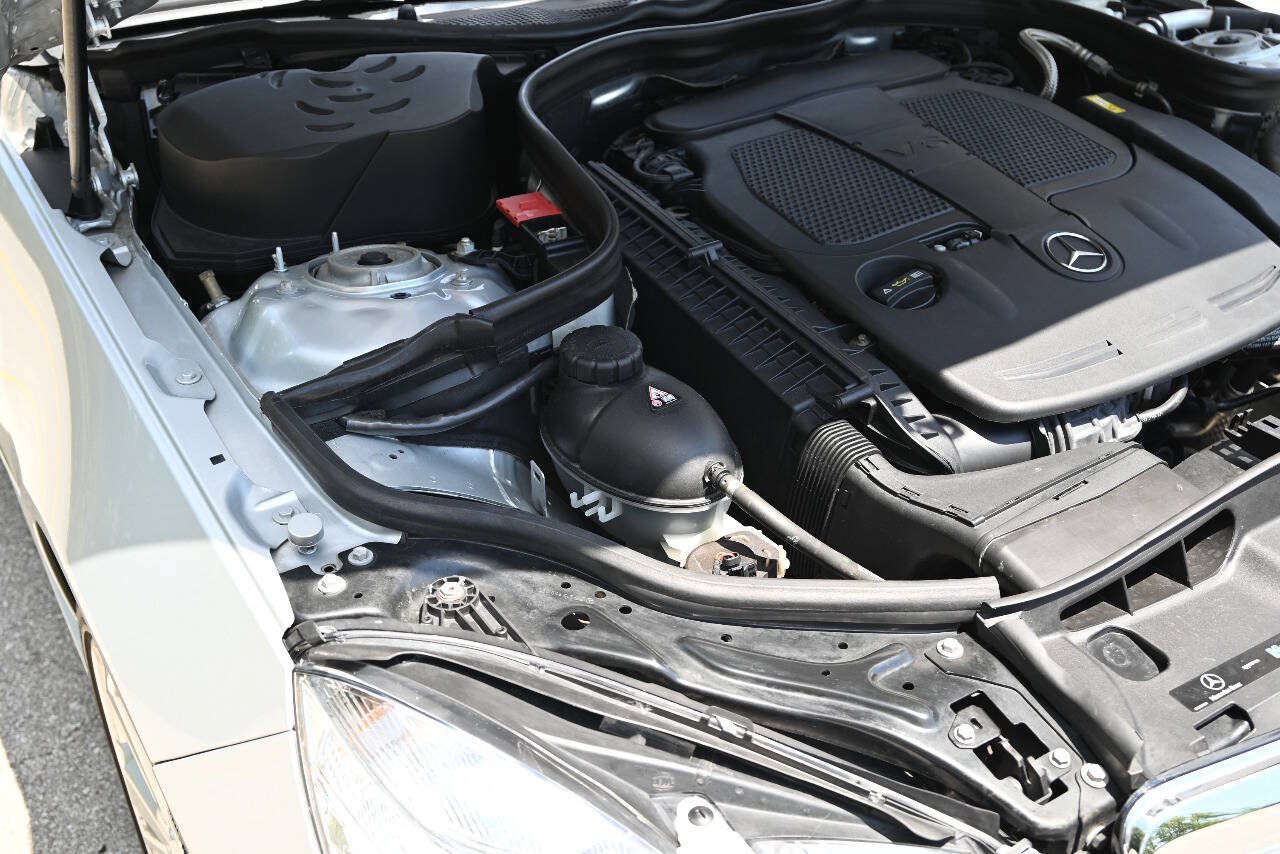 Used 2012 Mercedes-Benz E 350 4MATIC Sedan image 9