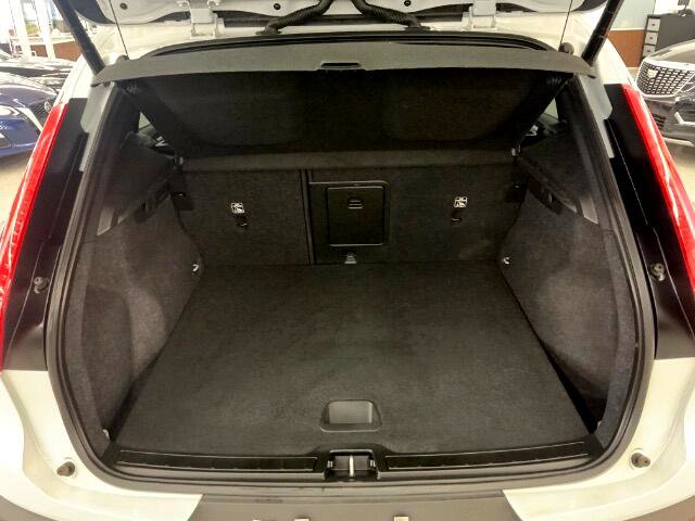 Used 2022 Volvo XC40 T4 Momentum image 31