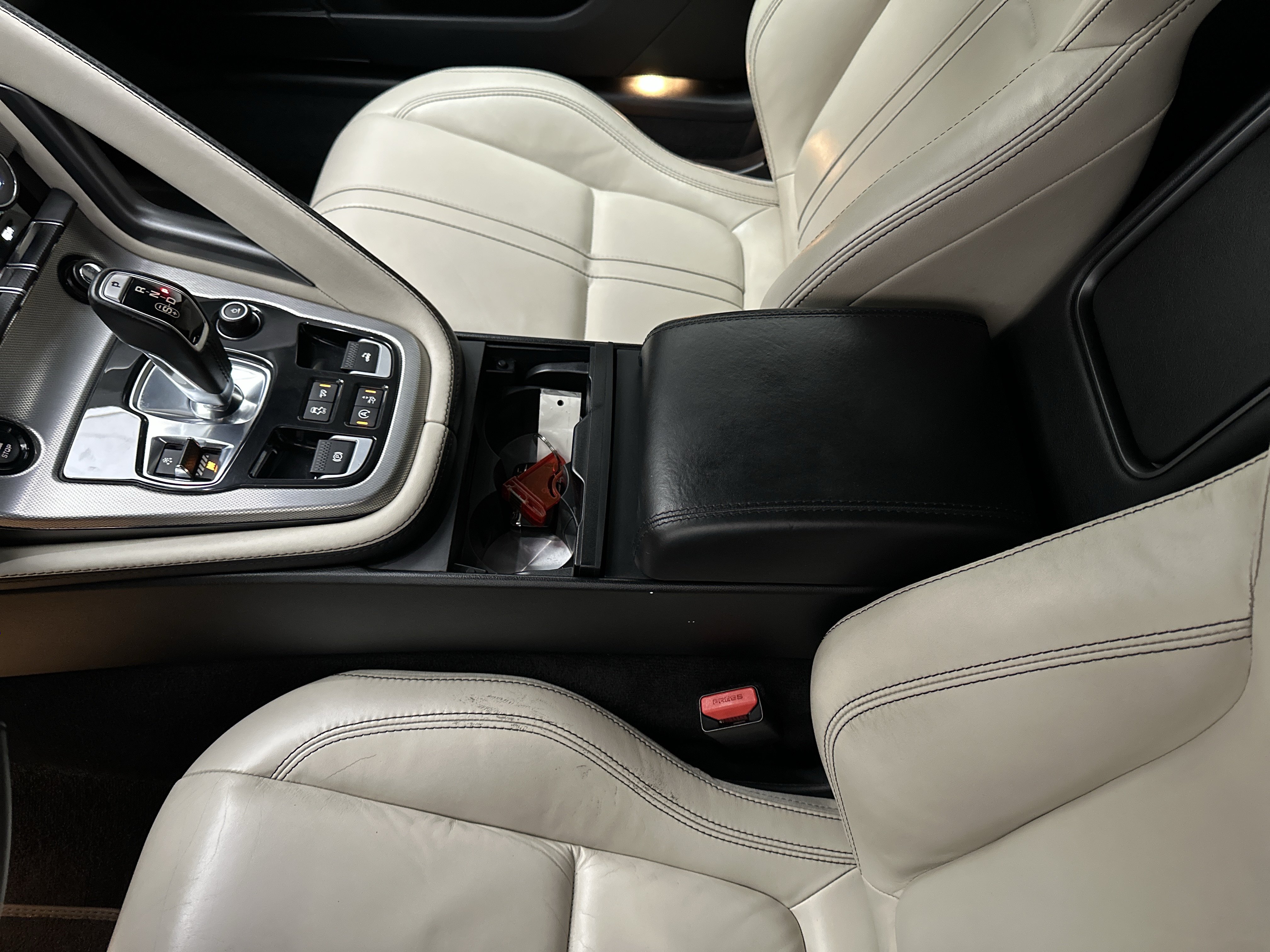 Used 2016 Jaguar F-TYPE Convertible RWD image 35
