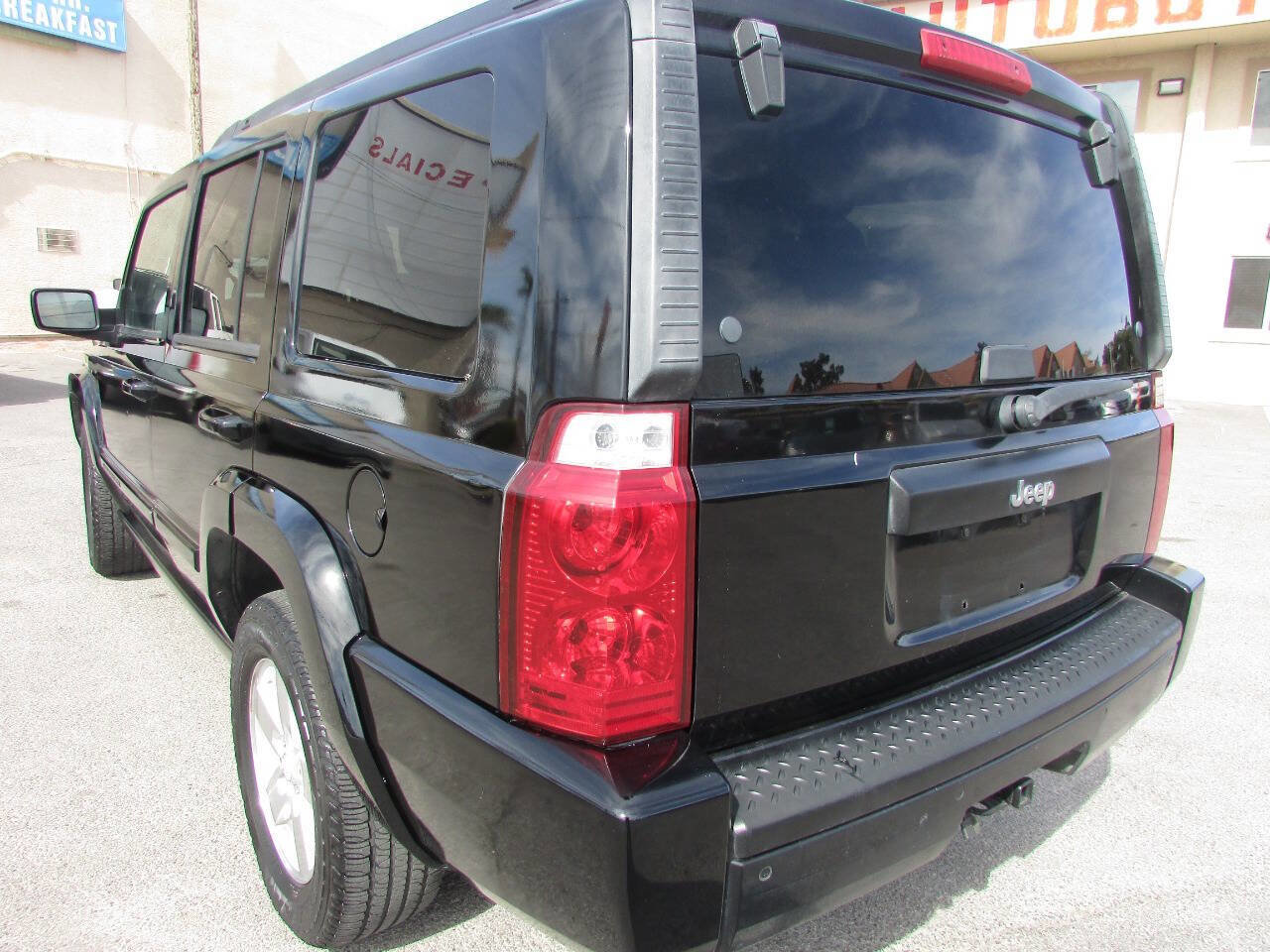 Used 2007 Jeep Commander Sport image 5