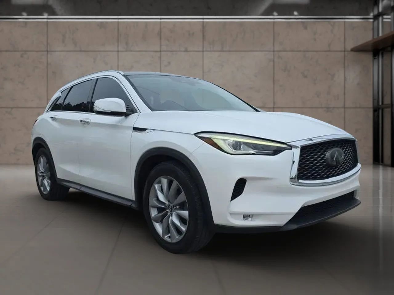 Used 2019 INFINITI QX50 Luxe FWD image 3