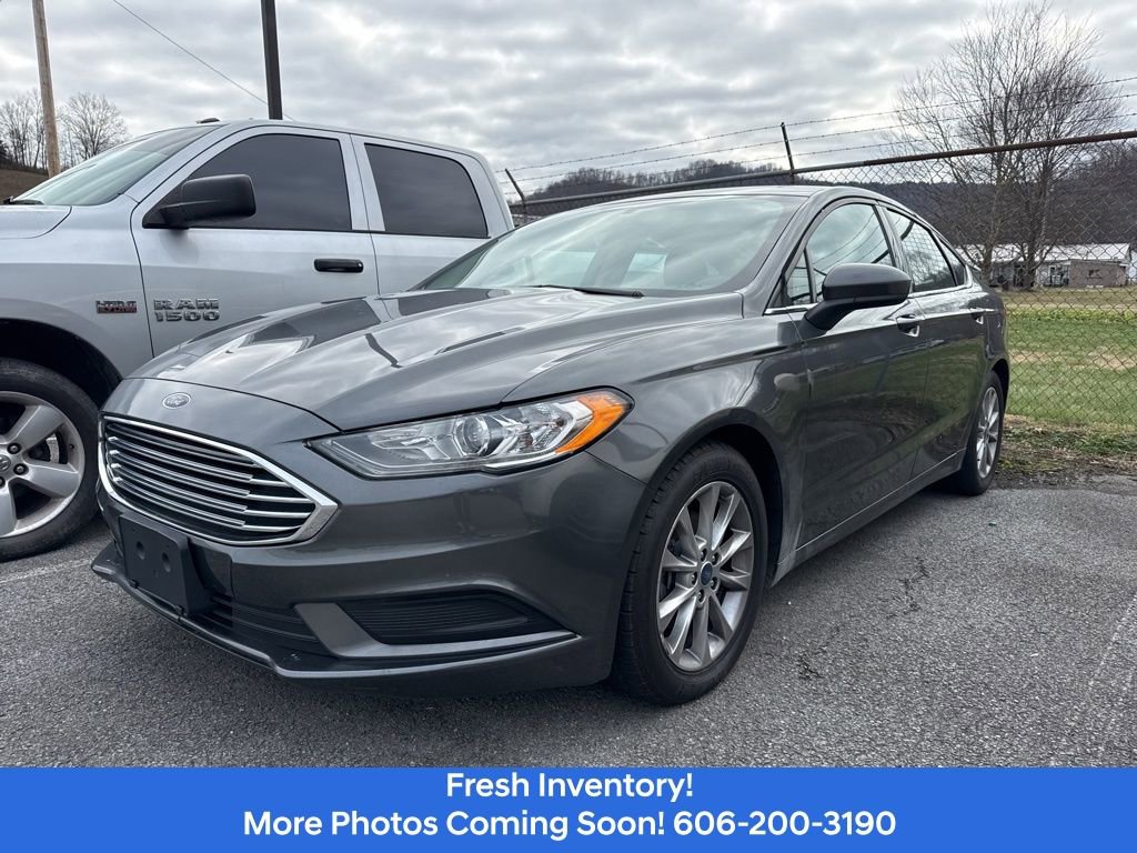 Used 2017 Ford Fusion SE w/ Fusion SE Technology Package image 1