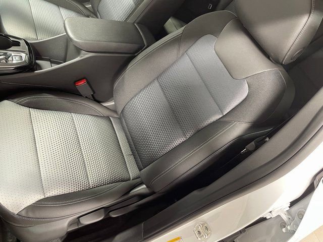 New 2026 Chevrolet Trax LT w/ Driver Confidence Package FWD image 12