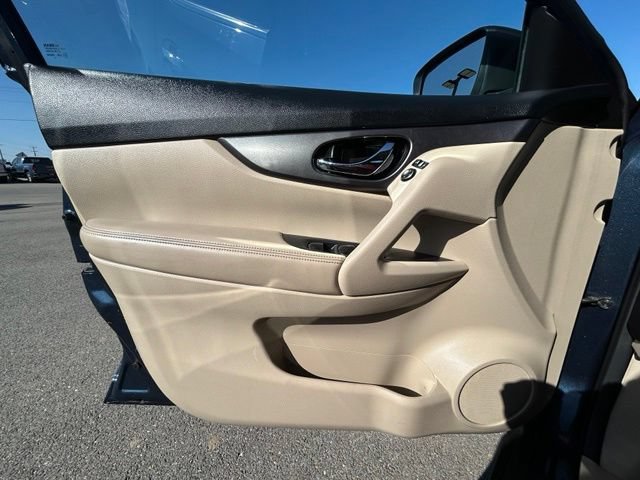 Used 2015 Nissan Rogue S AWD/4WD image 25