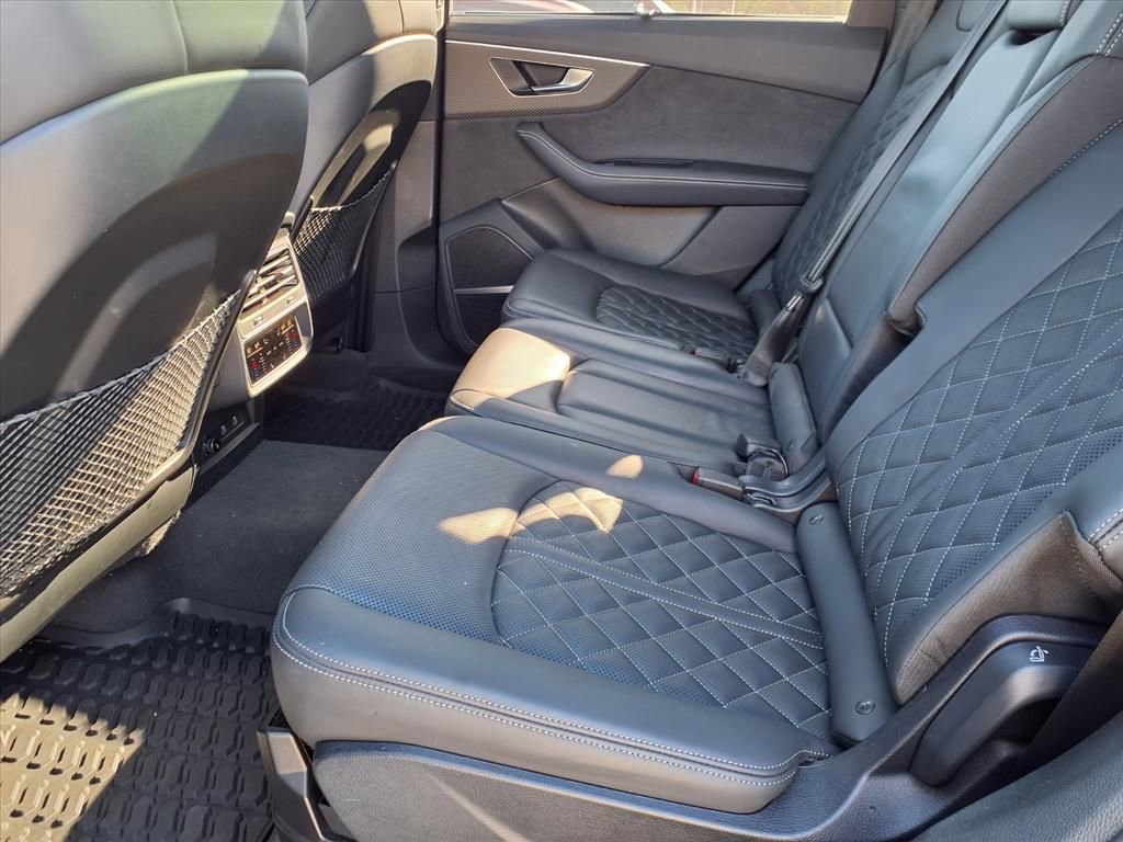 Used 2025 Audi SQ7 Prestige image 12