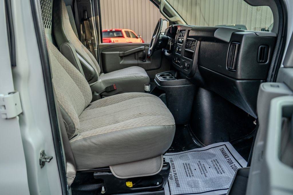 Used 2016 Chevrolet Express 2500 Extended RWD image 23