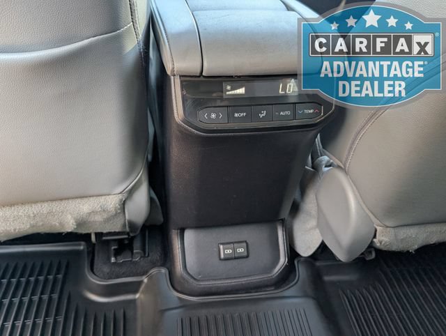 Used 2022 Toyota Highlander XLE AWD/4WD image 19