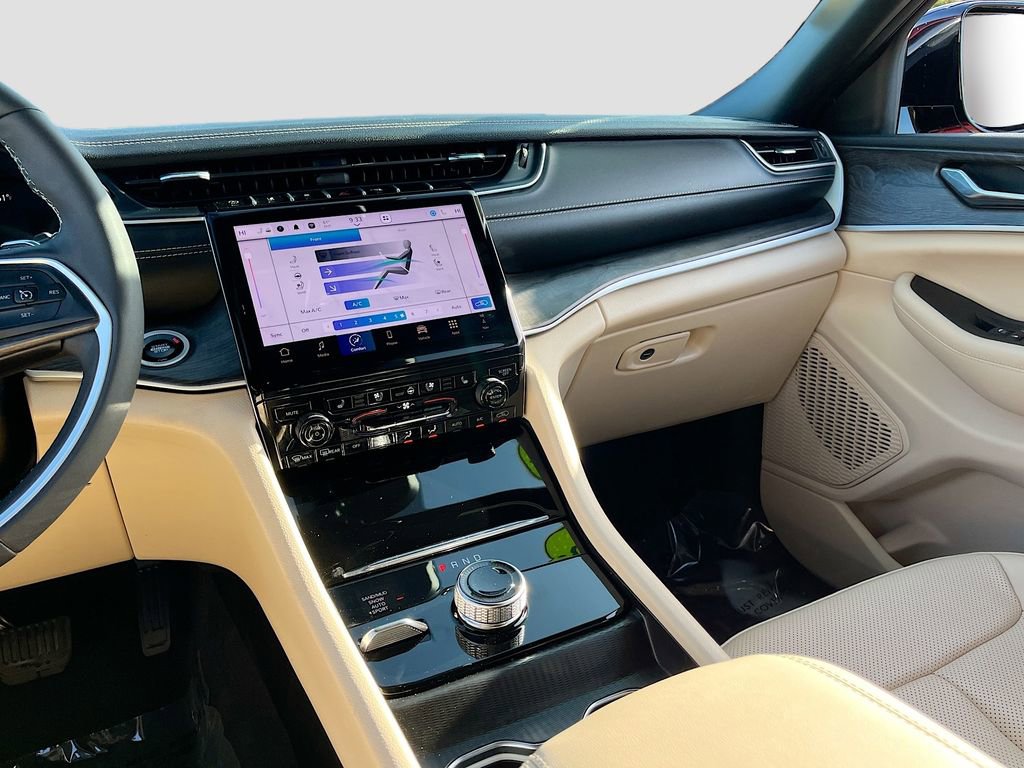 Certified 2025 Jeep Grand Cherokee L Limited w/ Luxury Tech Group II image 24