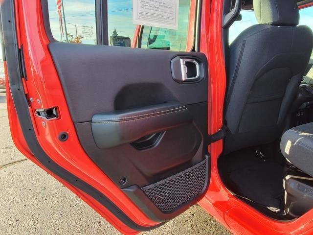 Used 2024 Jeep Wrangler Sahara image 19