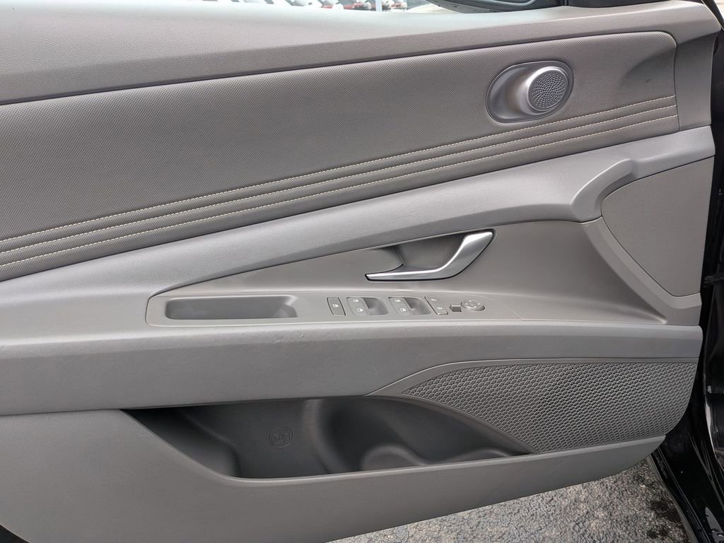 Used 2025 Hyundai Elantra SEL FWD image 10