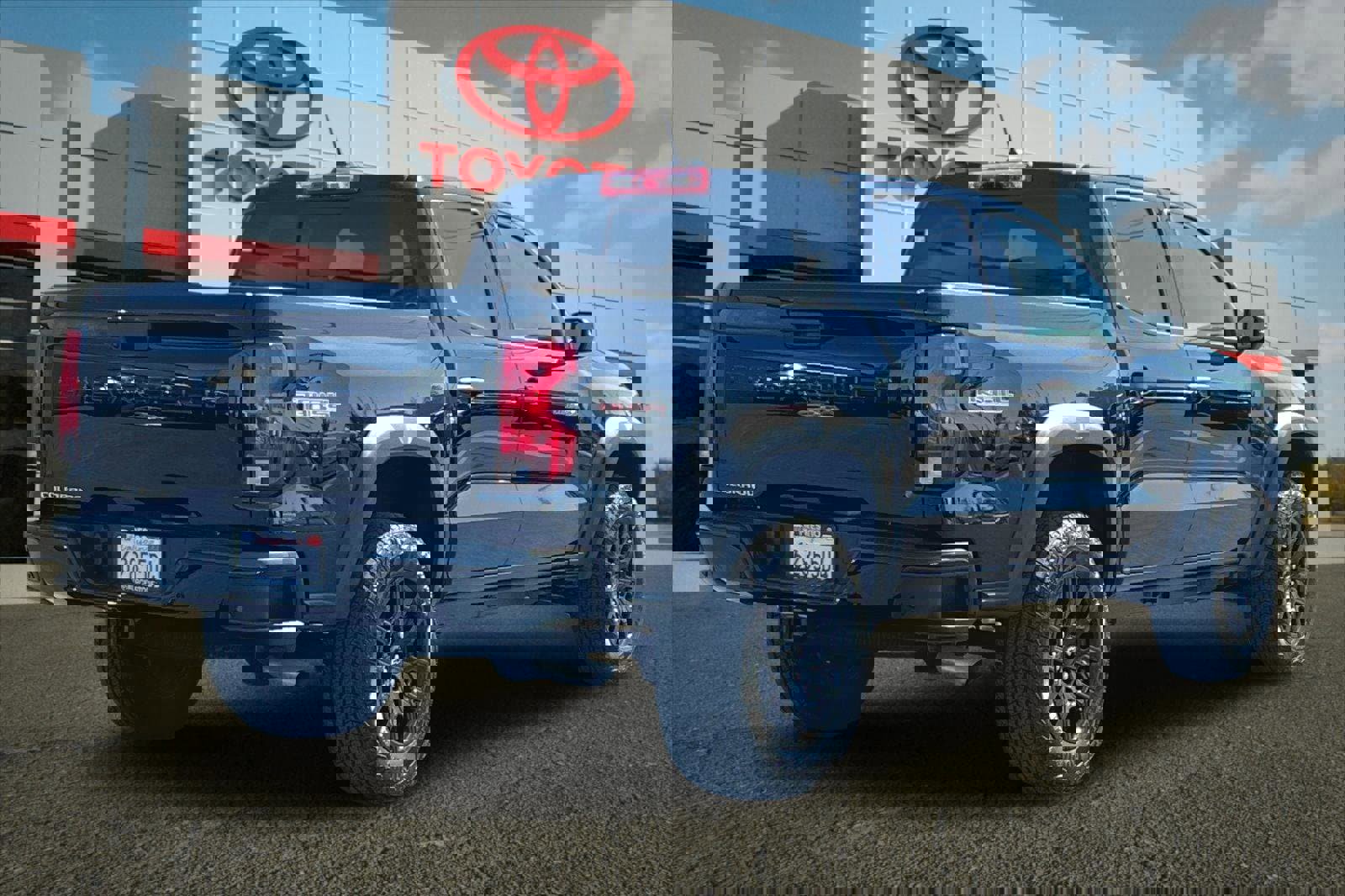 Used 2024 Chevrolet Colorado Trail Boss w/ Advanced Trailering Package image 3