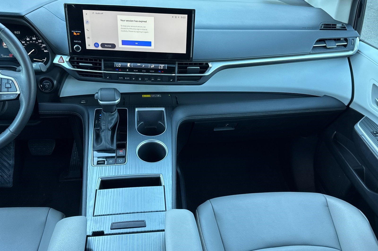 Used 2026 Toyota Sienna XLE FWD image 18