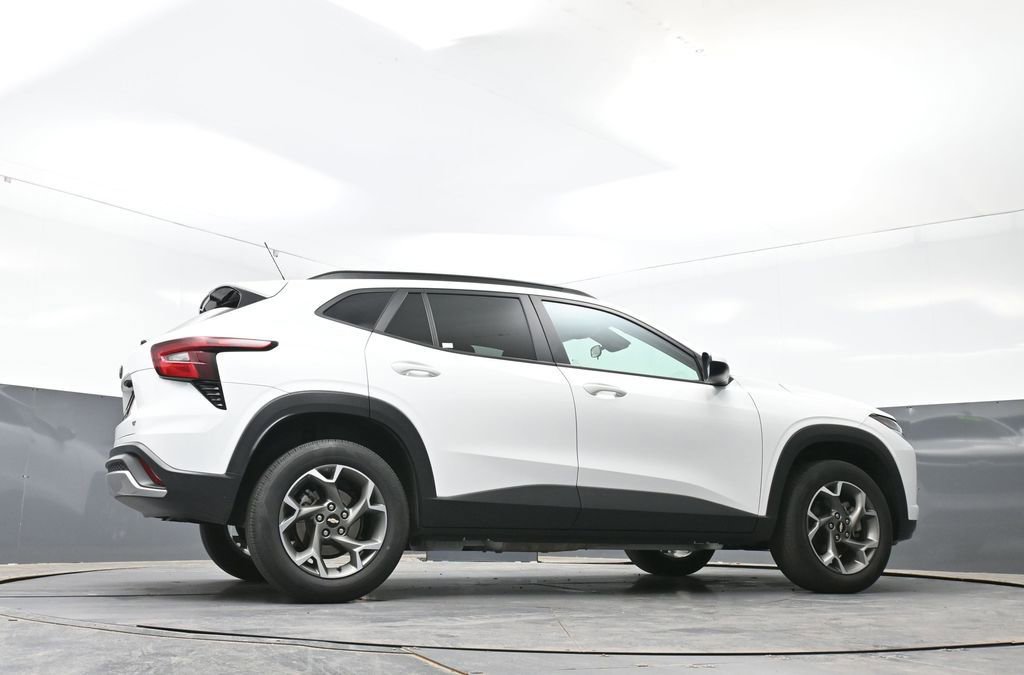 Used 2025 Chevrolet Trax LT FWD image 50