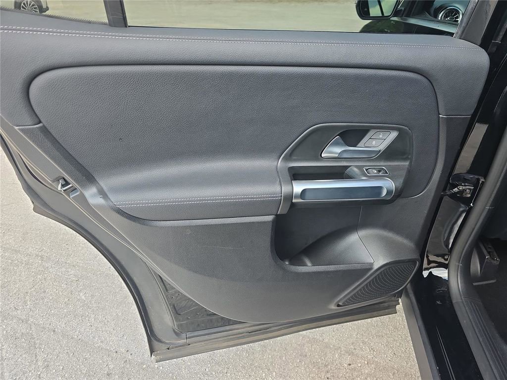 Used 2021 Mercedes-Benz GLB 250 image 8