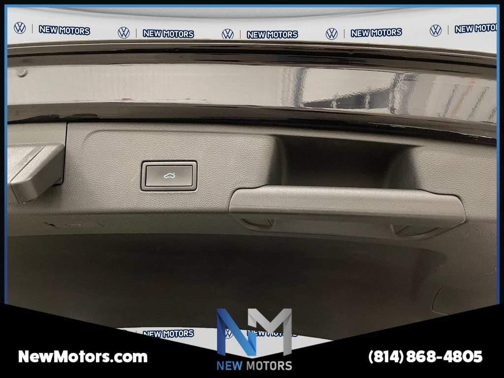 Used 2023 Volkswagen Atlas Cross Sport SEL Premium R-Line AWD/4WD image 17