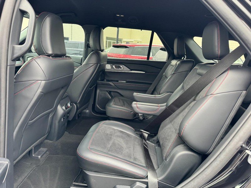 Used 2025 Ford Explorer ST RWD image 12