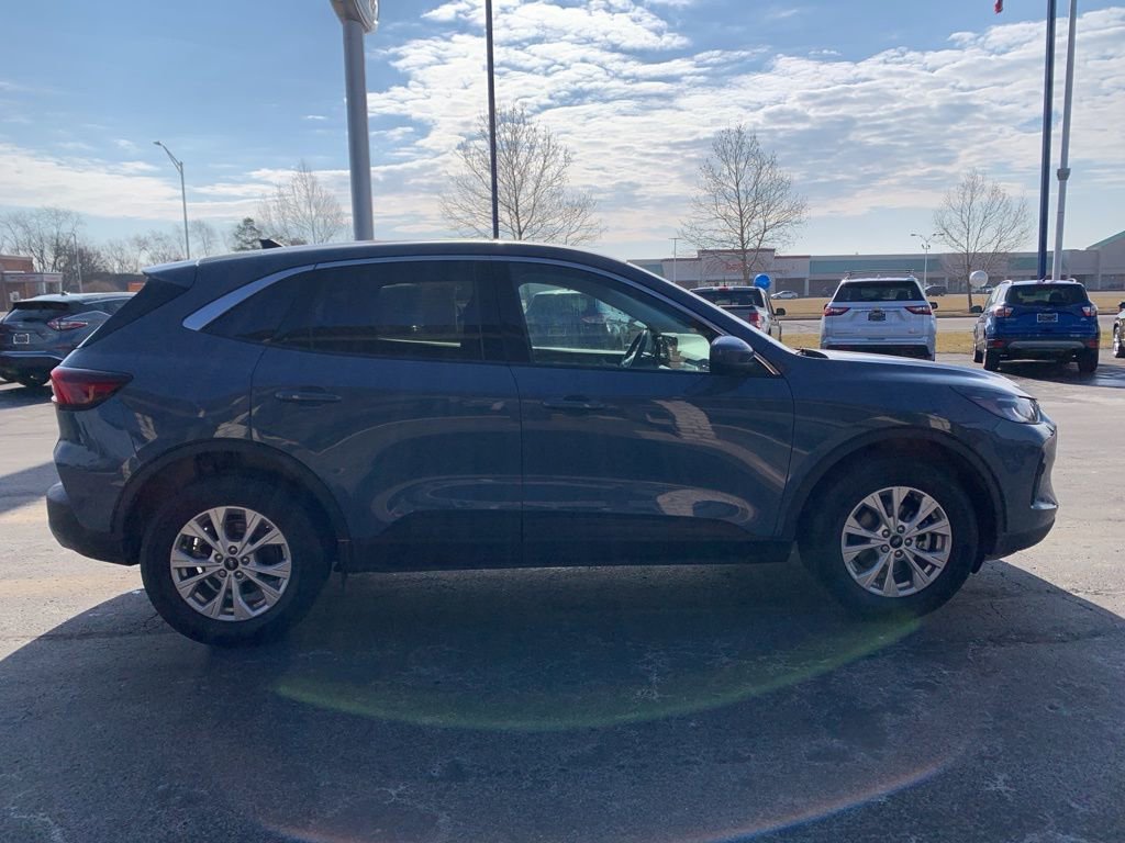 Used 2024 Ford Escape Active w/ Tech Pack #2 AWD/4WD image 2